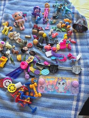Assorted Kids Toy Accessory Pack - Multicolor